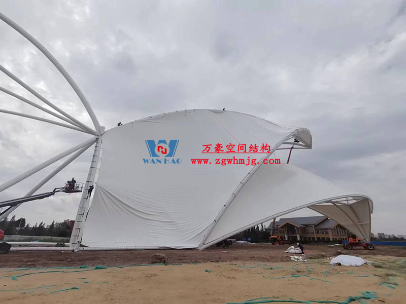 膜結(jié)構(gòu)大門出入口的優(yōu)勢特點 膜結(jié)構(gòu)大門出入口的優(yōu)勢特點