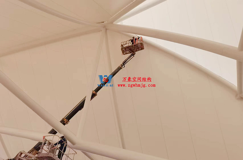 陜西定邊馬蓮灘沙漠公園鋼膜結構工程“奮力快跑”，工程“進度條”刷新了!