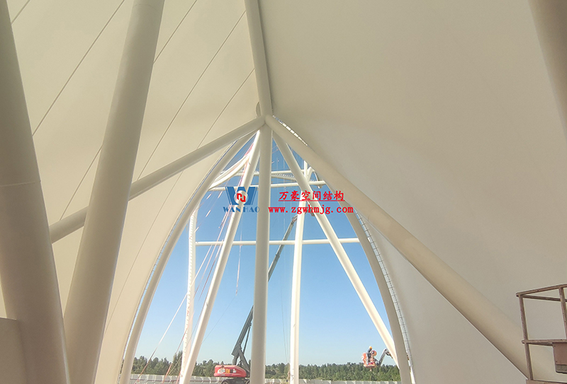 陜西定邊馬蓮灘沙漠公園鋼膜結構工程“奮力快跑”，工程“進度條”刷新了!