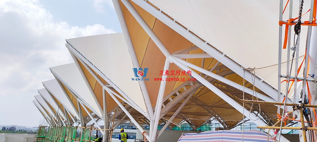 施工加速，這個PTFE膜結構天幕即將完工！