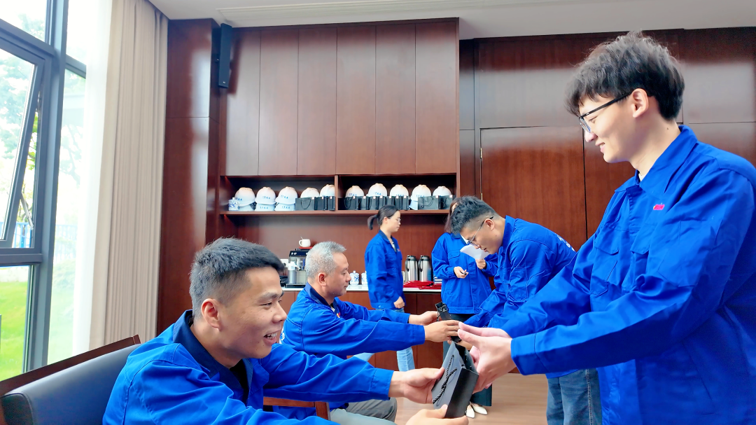 浙江萬豪空間結構集團有限公司隆重舉行“匠心傳承·共筑未來”師徒大會！