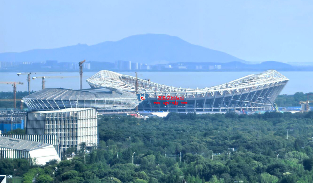 緊跟“蘇超熱浪”，火熱施工中，一只白鷺即將振翅高飛！