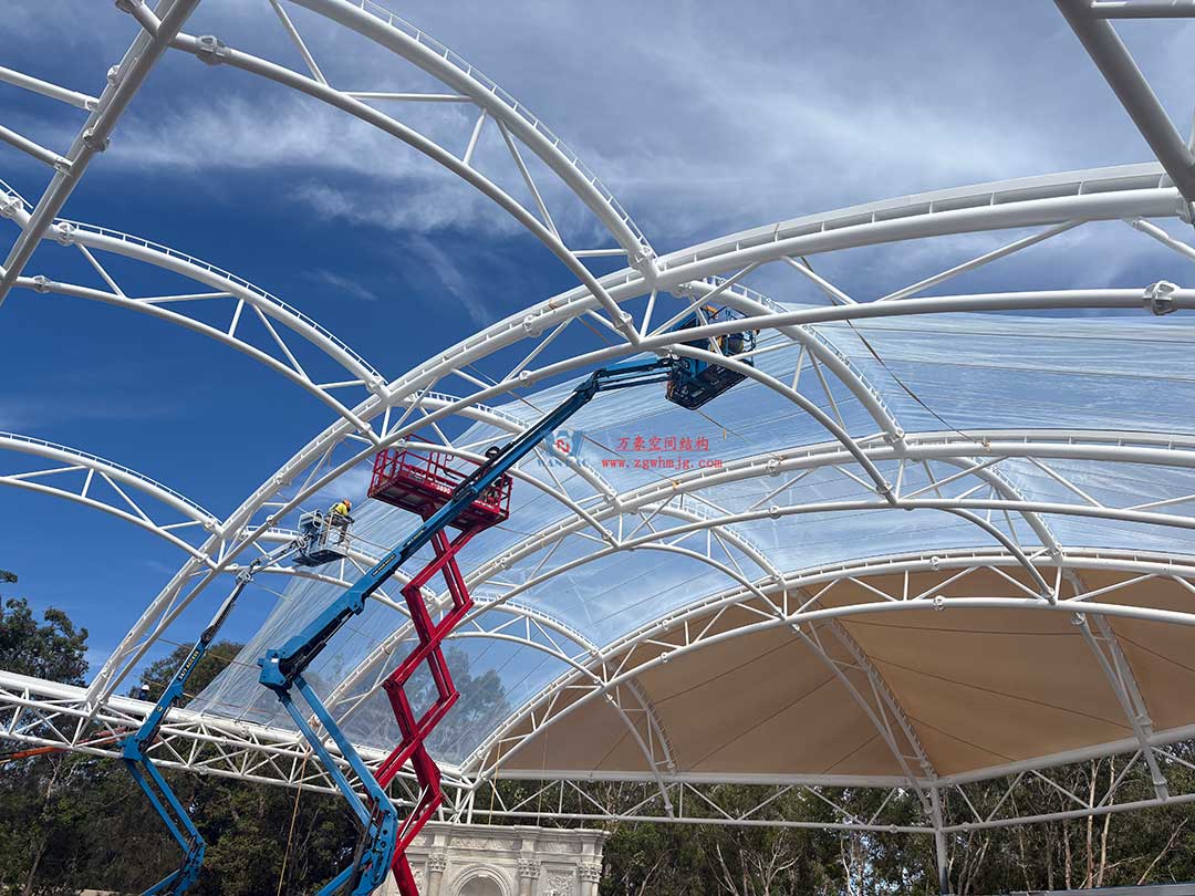 跨越山海的建筑新章！澳大利亞噴泉廣場天幕張拉正酣，雙膜科技賦能莊園建筑